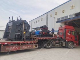 1000*700液壓對輥制砂機，1210反擊破發(fā)往四川